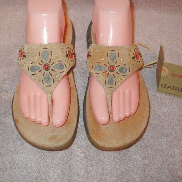 Earth Shoe GELRON 2000 Thong SANDALS Size 8 EMBROIDERED Embellished SUEDE Boho - Picture 2 of 12